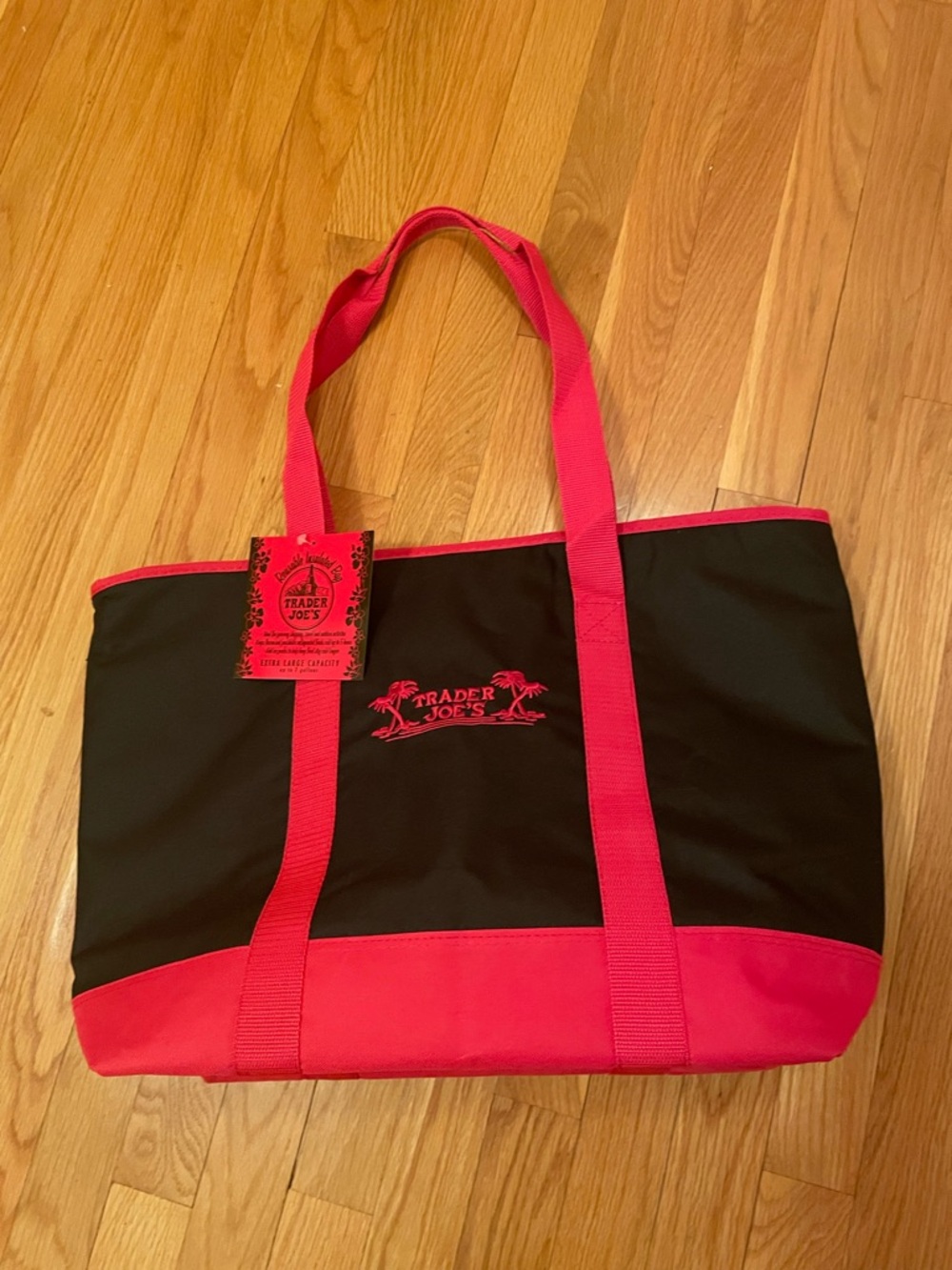 Trader Joes Insulated Tote Cooler Bag Black and Red Zipper Close Large